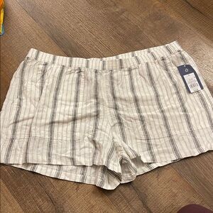 Universal Thread Women's Striped Shorts - Cream and Gray